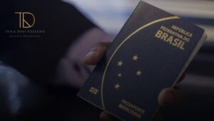 Brasileiro residente no exterior com direito a aposentadoria do INSS segurando sua CLT